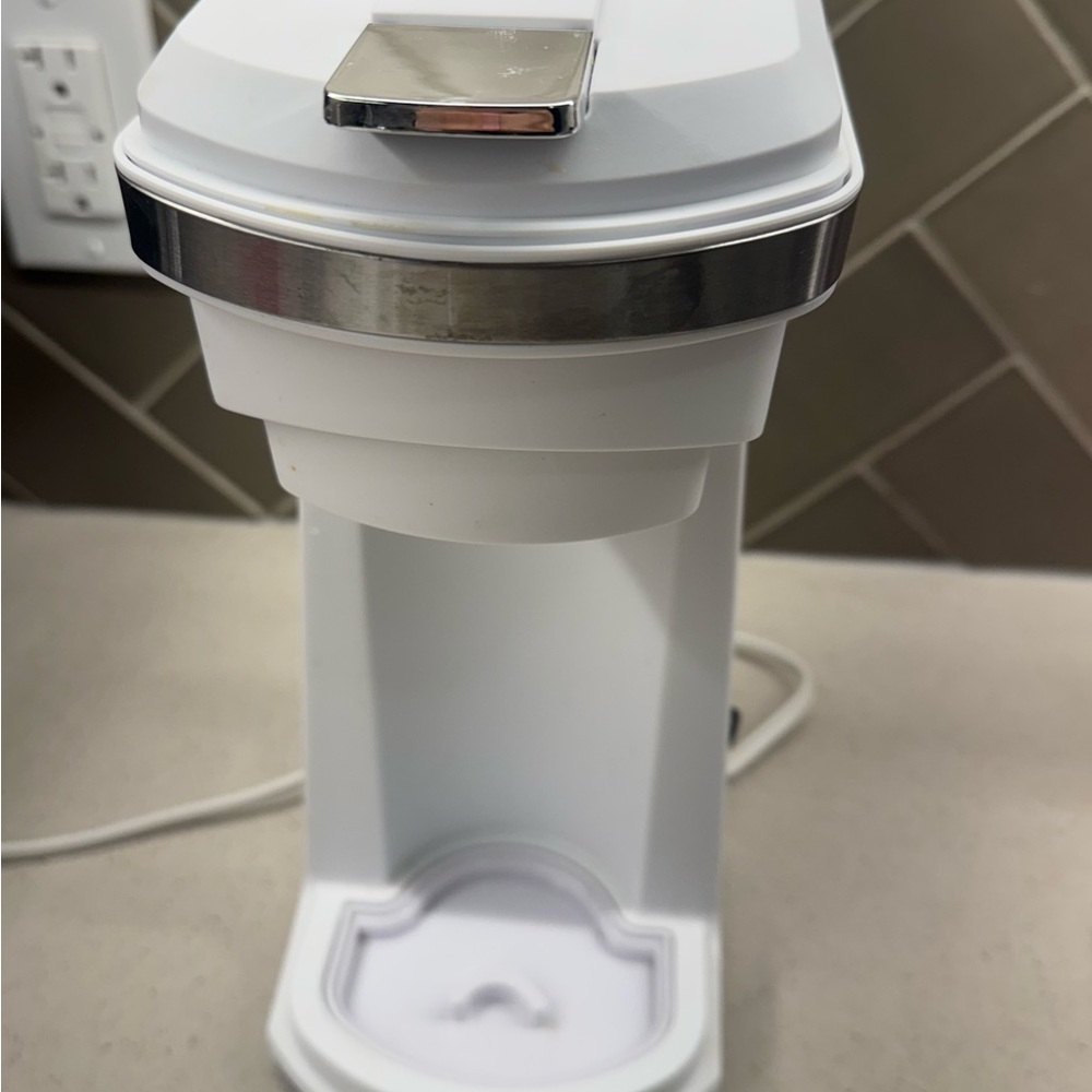 Frigidaire coffee maker - Picture 3 of 3